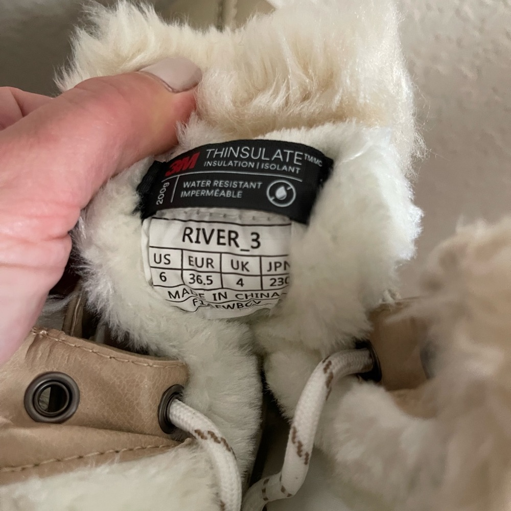 Winter boots - Picture 3 of 3